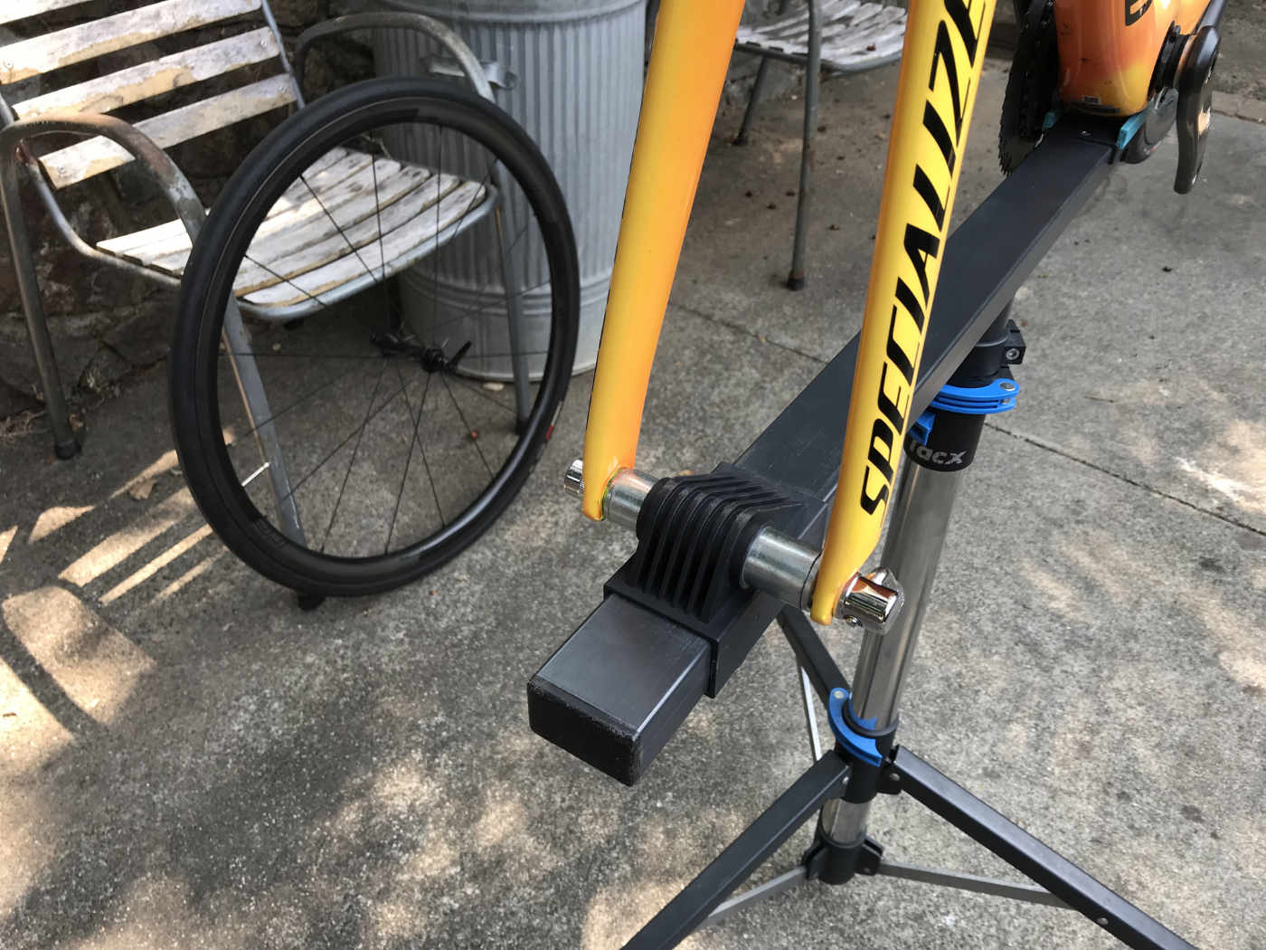 thru axle adapter for bike rack